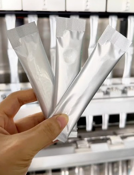 Single-serve sachets and stick packs